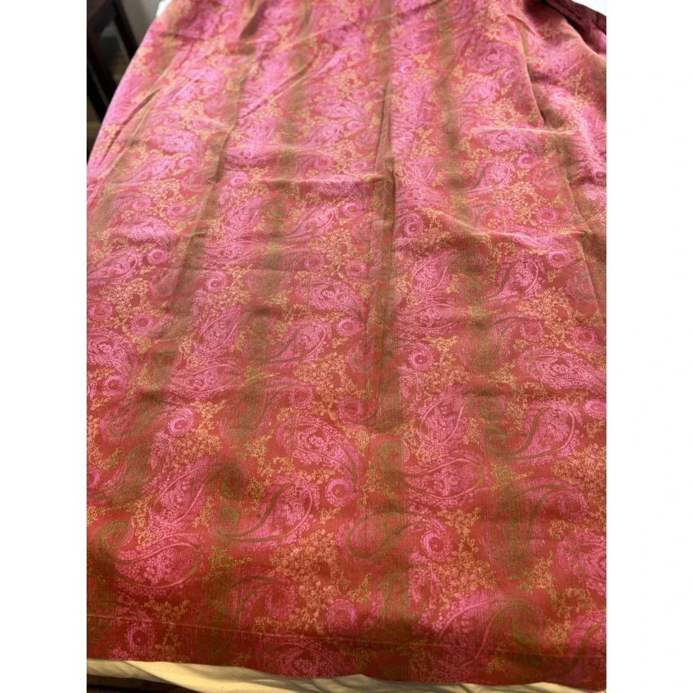 Crate & Barrel Christmas Paisley Tablecloth Red  1112 x 59